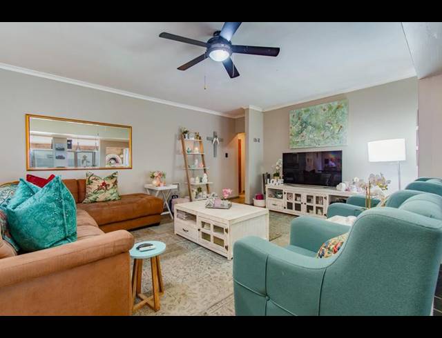 4 BEDROOM HOUSE FOR SALE IN D'URBANVALE